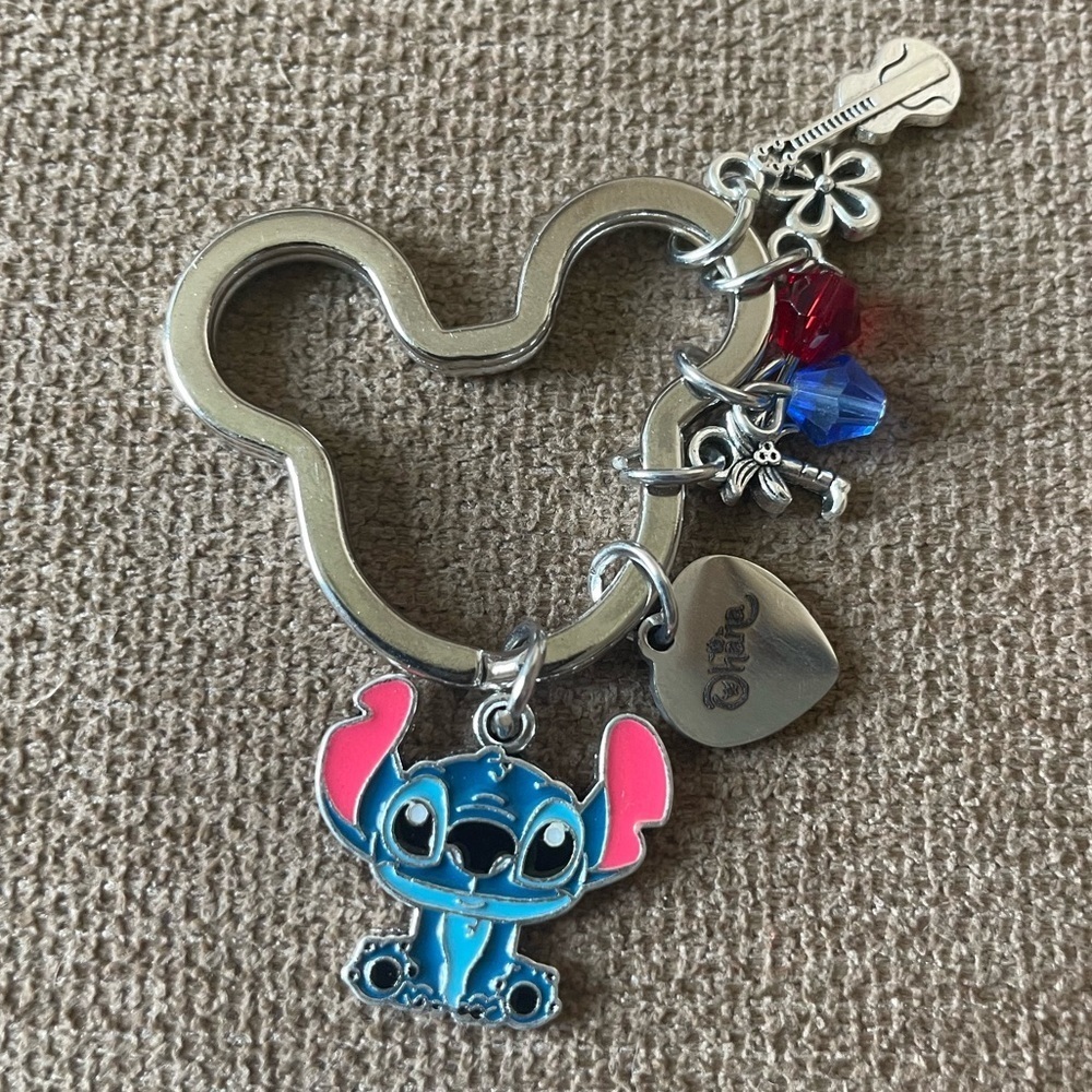 Disney Stitch‎ key chain kawaii stitch lovers 
Ohana men family